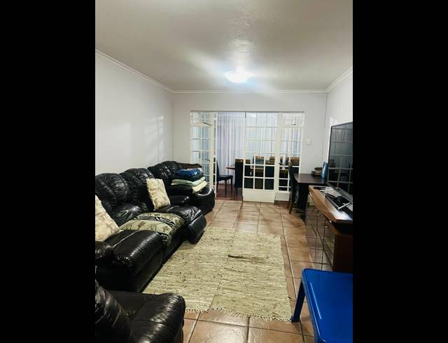 3 BEDROOM TOWNHOUSE FOR SALE IN CASTLEVIEW